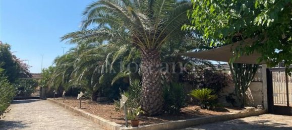 Villa de 15 divisões em Bari, Italy N.º 289156 4