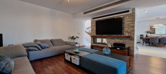 5 bedrooms Villa in Agios Athanasios, Cyprus No. 6689 2