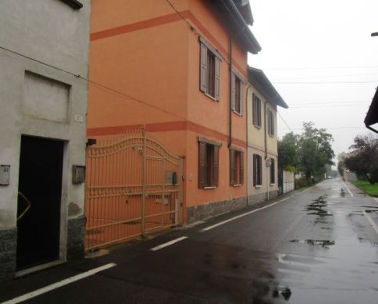 Casa de 5 habitaciónes en Rho, Italy No. 161128