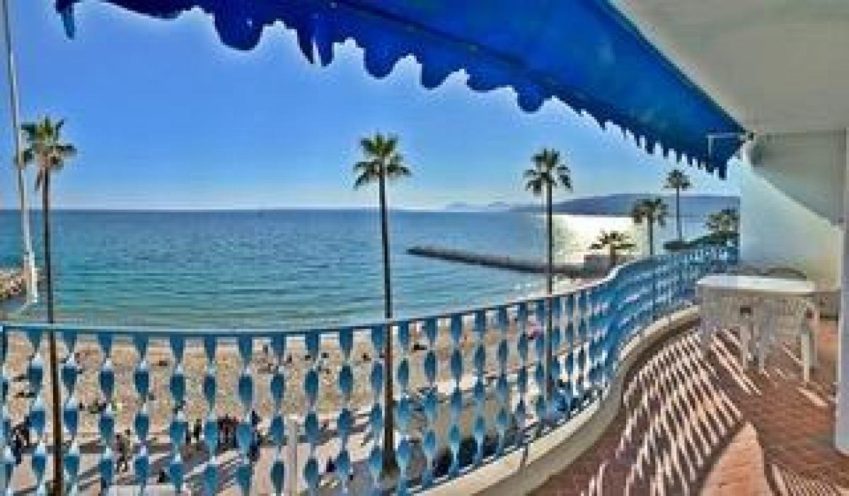 2 bedrooms Condo in Antibes, France No. 26655