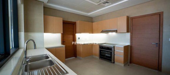 5 bedrooms Villa in Sharjah, UAE No. 17543 6