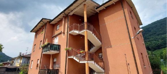 3 rooms Apartment in Lavena Ponte Tresa, Italy No. 179935 2