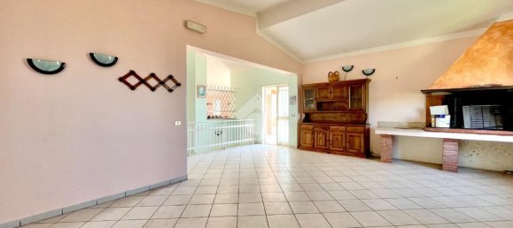 1-Zimmer Garage in Sonnino, Italy, Nr. 13129 9