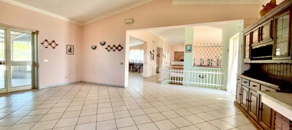 1-Zimmer Garage in Sonnino, Italy, Nr. 13129 5