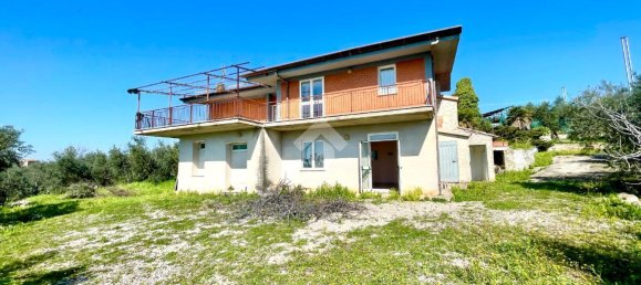 1-Zimmer Garage in Sonnino, Italy, Nr. 13129 2