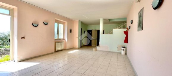 1-Zimmer Garage in Sonnino, Italy, Nr. 13129 7