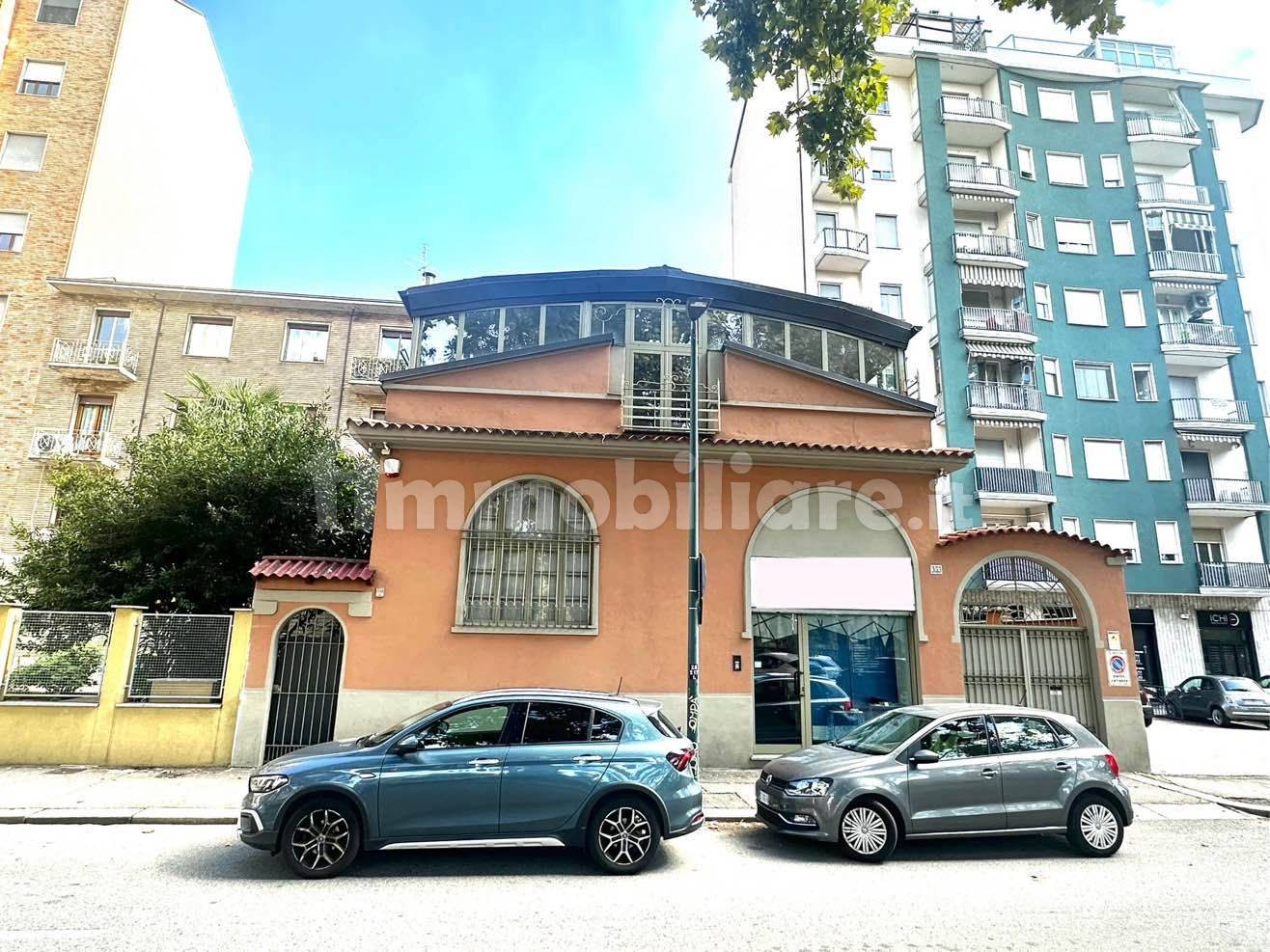 1غرفة عقار تجاري في Turin, Italy رقم 330924