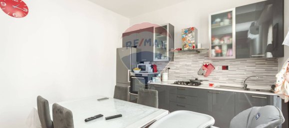 2 bedrooms Apartment in Genoa, Italy No. 221307 3