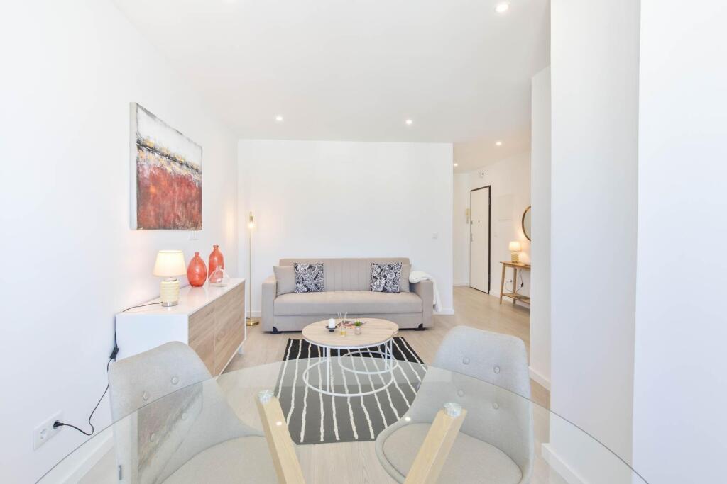 3 bedrooms Apartment in Lisbon, Portugal No. 267692