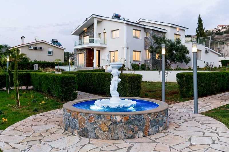 5 chambres Propriété commerciale à Agios Tychonas, Cyprus No. 6549