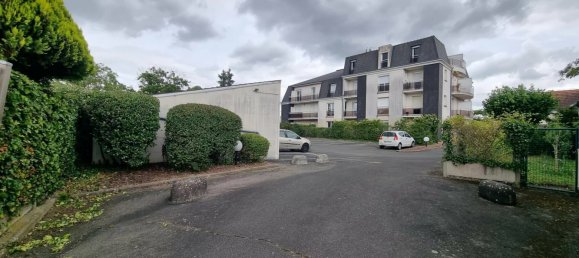 Estacionamiento en Fleury-les-Aubrais, France No. 156688 2