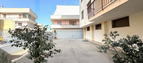 4 rooms Apartment in Noicattaro, Italy No. 21370 8