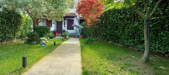 Casa de 3 dormitorios en Vertemate con Minoprio, Italy No. 267035 3