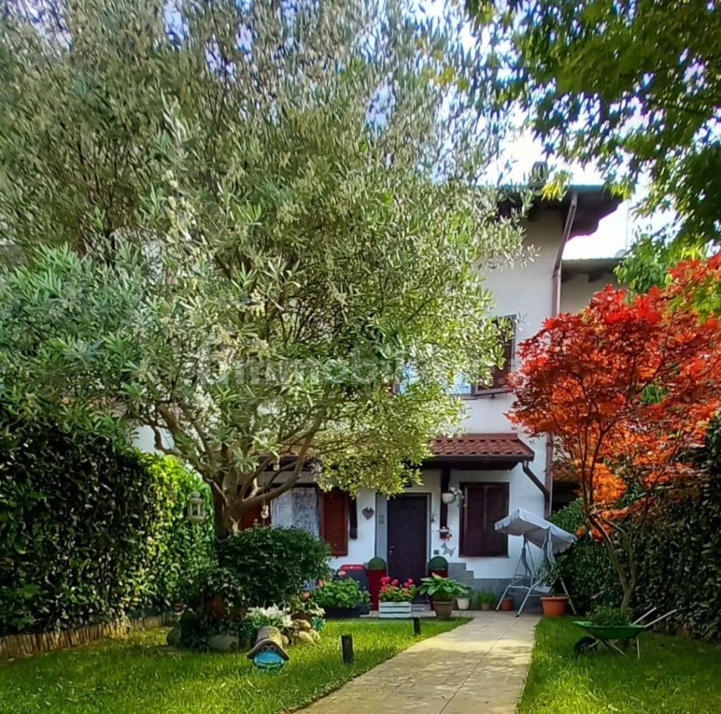 Casa de 3 dormitorios en Vertemate con Minoprio, Italy No. 267035