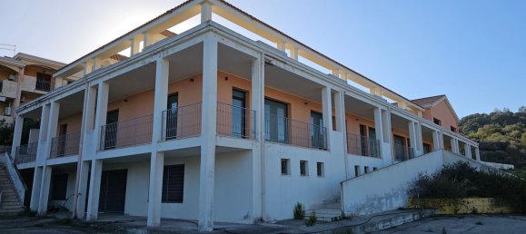 600m² Commercial property in Sarroch, Italy No. 252137 2