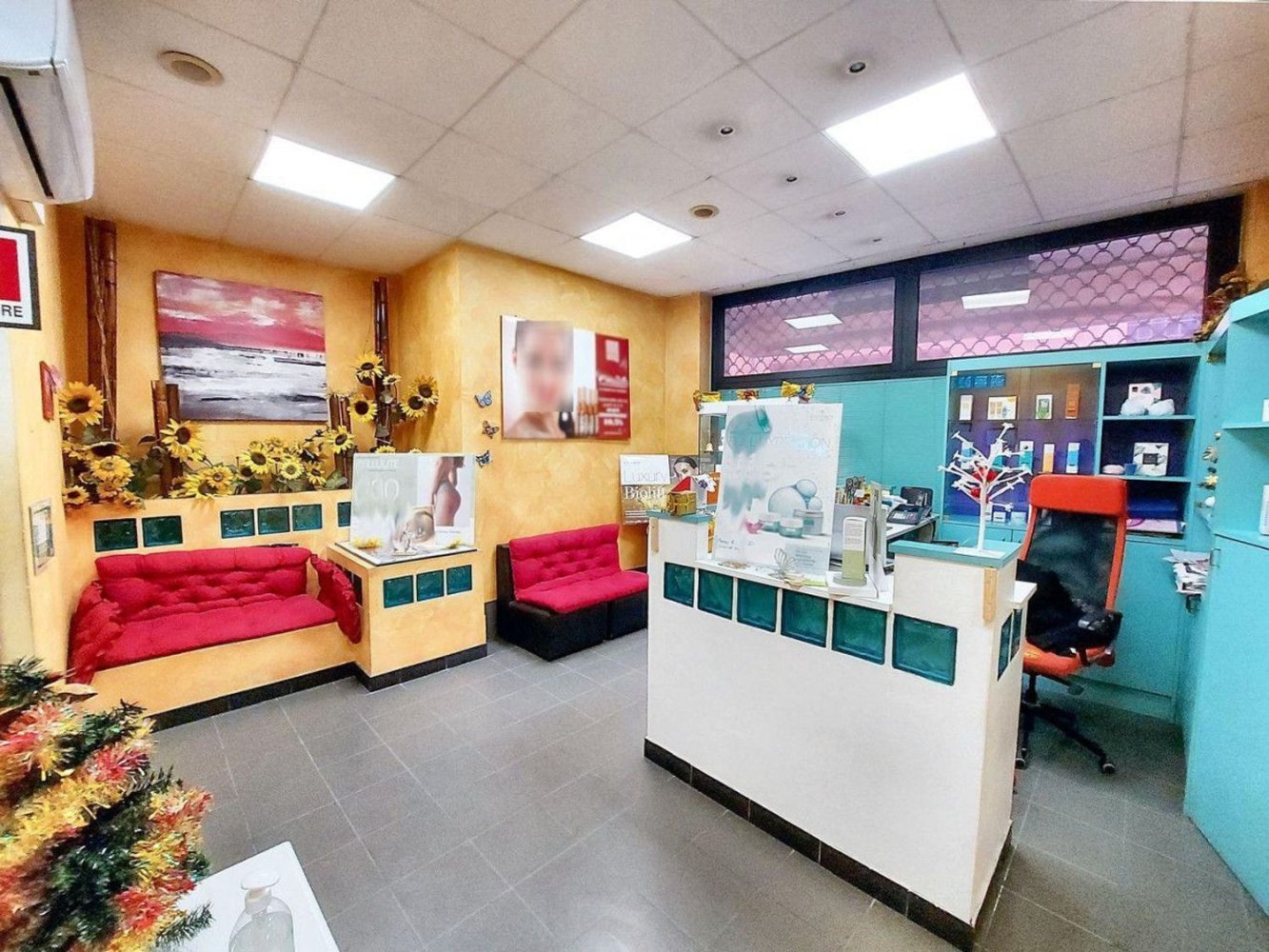 145m² Commercial property in Ferrara, Italy No. 376338