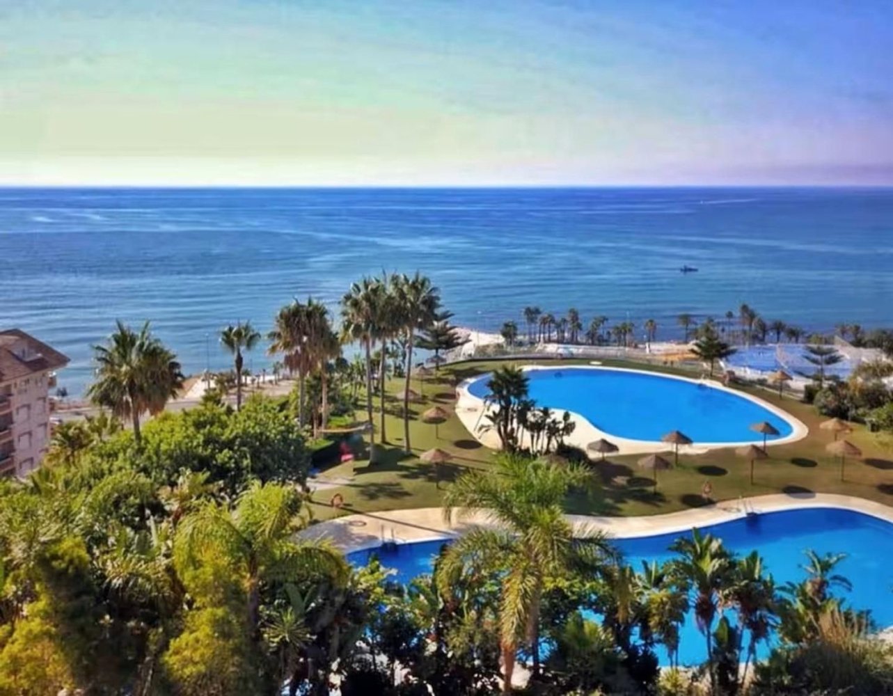 Casa de 6 dormitorios en Benalmádena, Spain No. 18831