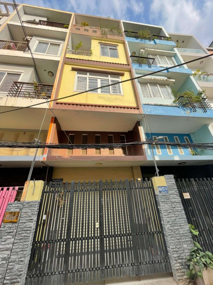 64m² Townhouse in District 7, Vietnam No. 9696