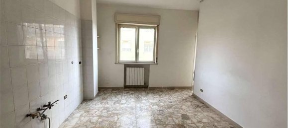 3-salle Appartement à Brindisi, Italy No. 29533 7