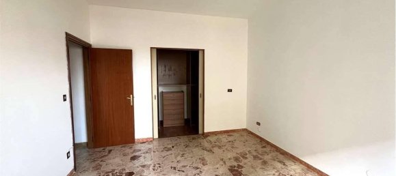 3-salle Appartement à Brindisi, Italy No. 29533 13
