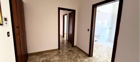 3-salle Appartement à Brindisi, Italy No. 29533 6
