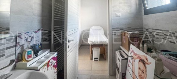 60m² Commercial property in Cavezzo, Italy No. 373374 14