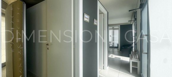 60m² Commercial property in Cavezzo, Italy No. 373374 3