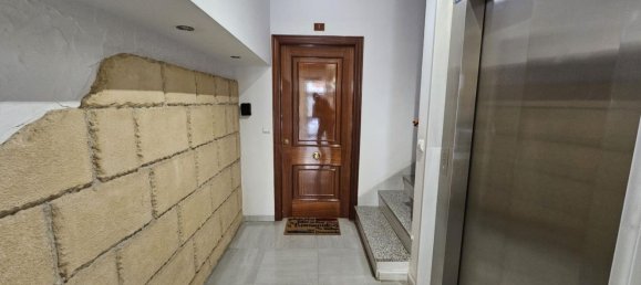 Apartamento de 3 dormitorios en Córdoba, Spain No. 85076 2