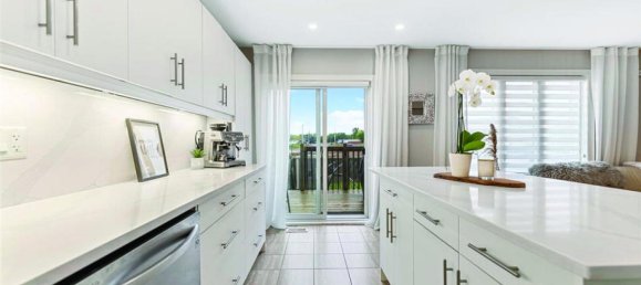 3 bedrooms House in Niagara Falls, Canada No. 140 9