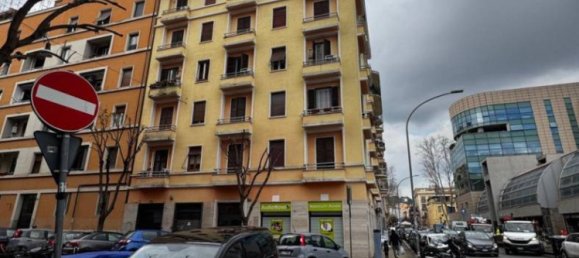 2 rooms Commercial property in Rome, Italy No. 80059 6