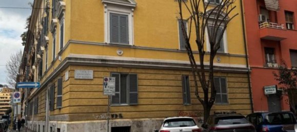 2 rooms Commercial property in Rome, Italy No. 80059 3