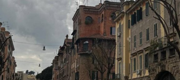2 rooms Commercial property in Rome, Italy No. 80059 2