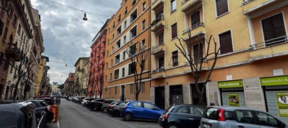 2 rooms Commercial property in Rome, Italy No. 80059 5
