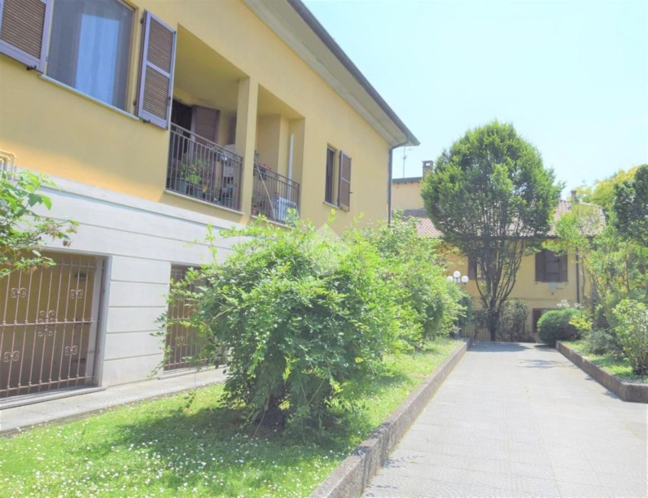 3 rooms Apartment in Cassina de' Pecchi, Italy No. 3310