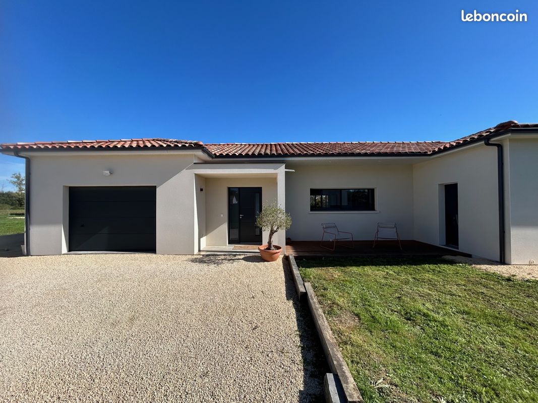 4 bedrooms House in Roquefort, France No. 335441