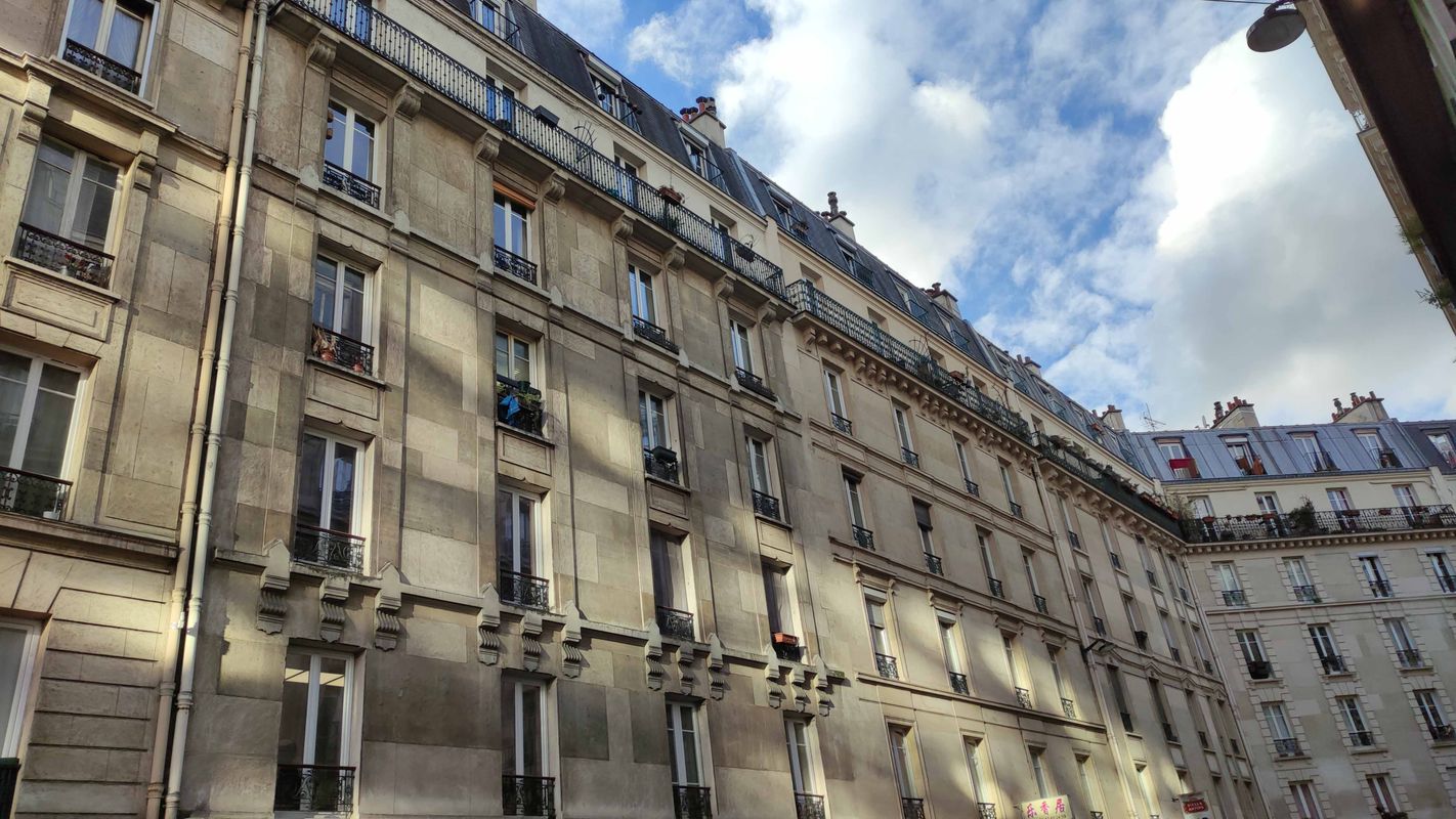 2 bedrooms Apartment in Paris, France No. 145459