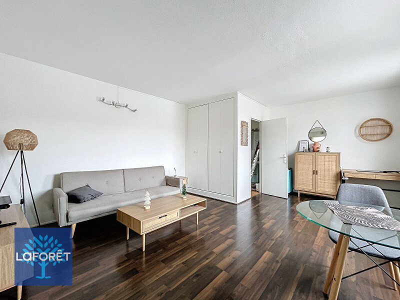 Studio in Evry, France No. 167612