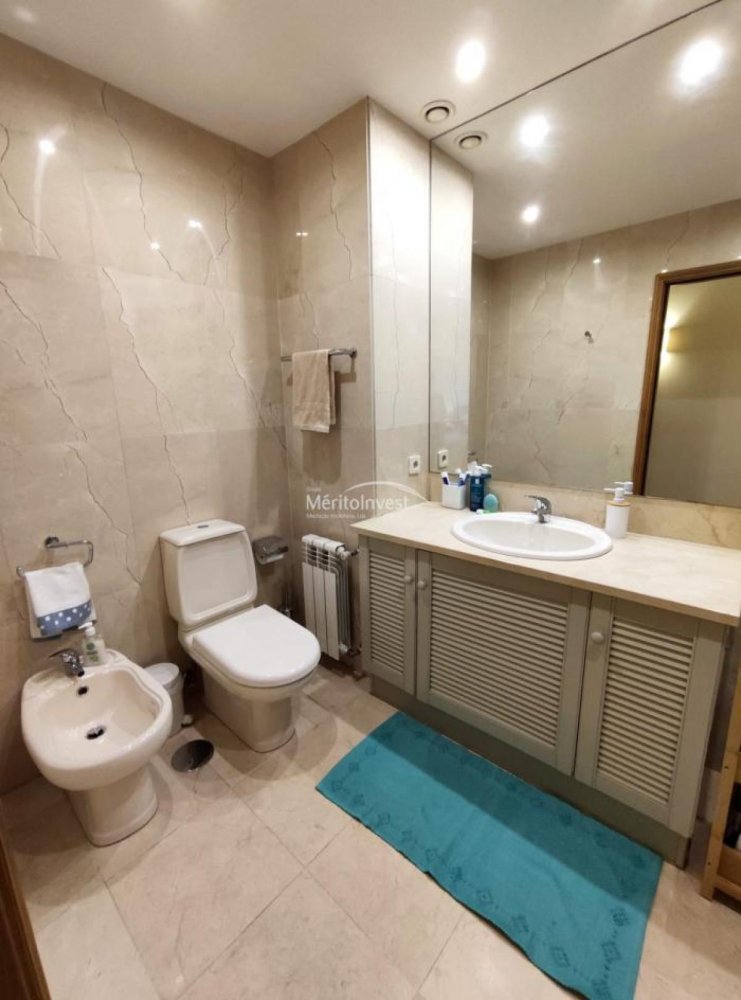 Квартира с 3 спальнями в Порту, Португалия № 5834