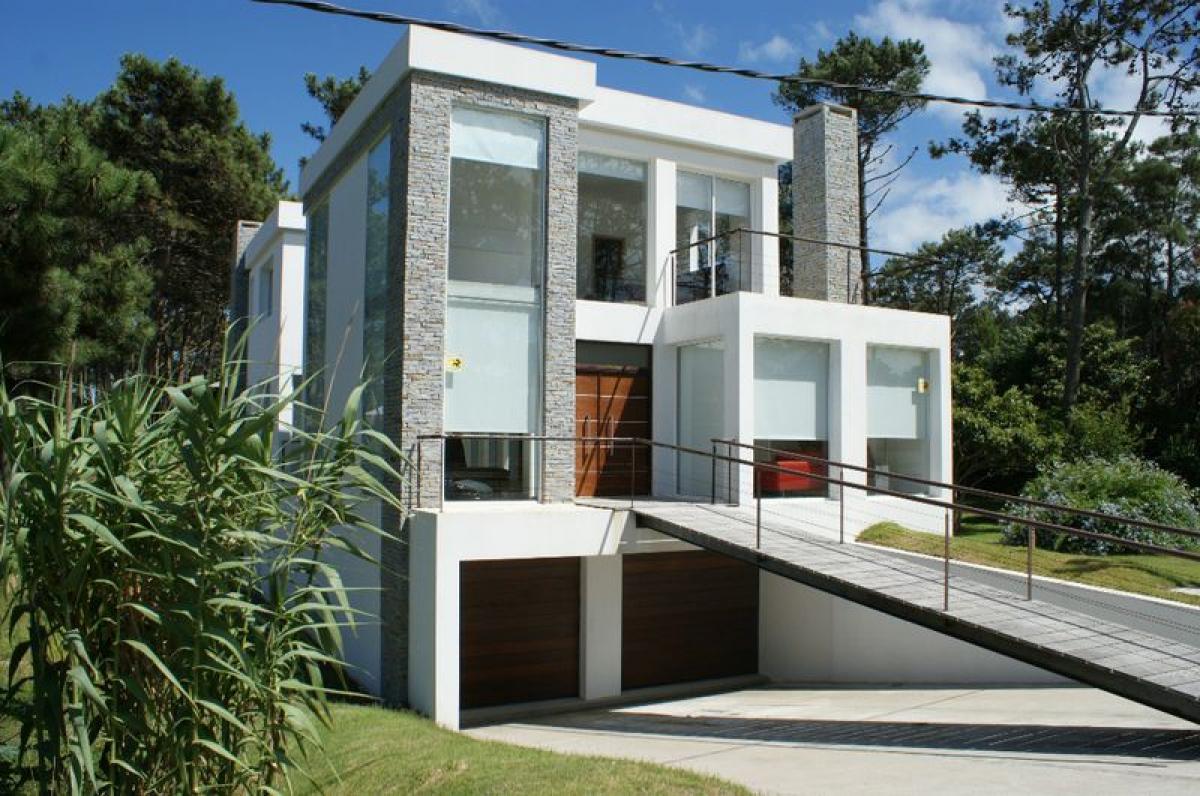 3 bedrooms House in Maldonado, Uruguay No. 8865