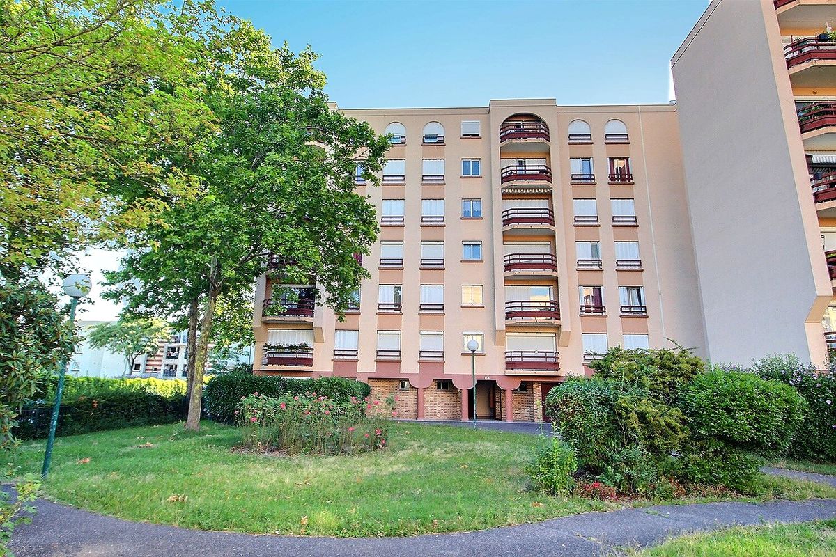 Квартира с 3 спальнями в Женвилье, Франция № 141952