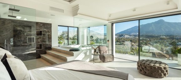 5 bedrooms Villa in Marbella, Spain No. 95242 20