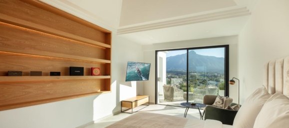 5 bedrooms Villa in Marbella, Spain No. 95242 16