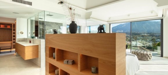 5 bedrooms Villa in Marbella, Spain No. 95242 19