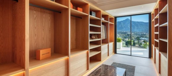 5 bedrooms Villa in Marbella, Spain No. 95242 22