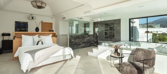 5 bedrooms Villa in Marbella, Spain No. 95242 21