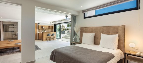 5 bedrooms Villa in Marbella, Spain No. 95242 7