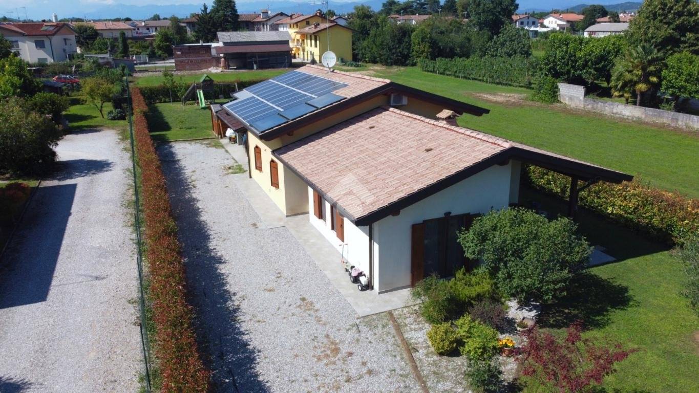 3 bedrooms Villa in Udine, Italy No. 262583