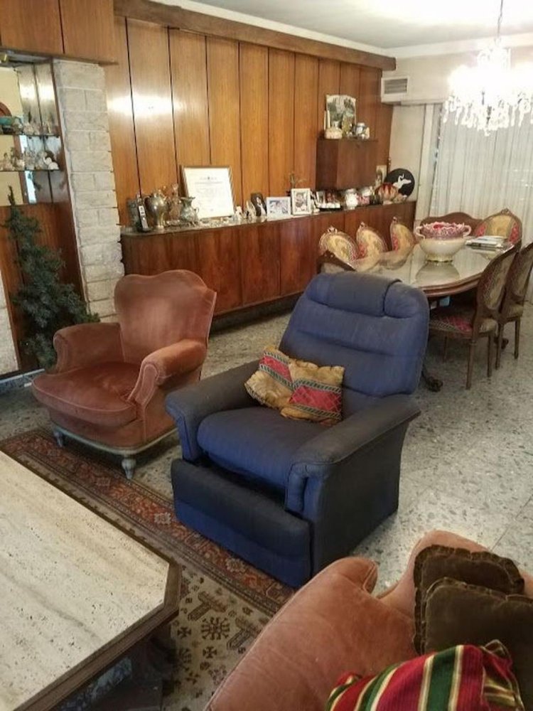 Casa de 4 dormitorios en Mar del Plata, Argentina No. 75585