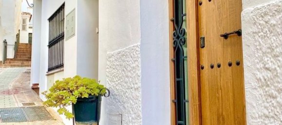 4 bedrooms Townhouse in Istan, Spain No. 144432 3