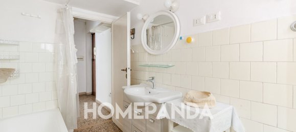 Studio in Rome, Italy No. 133009 10